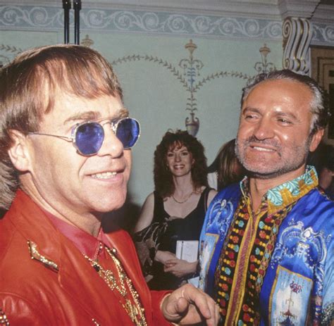 wie vermoorde versace|elton john versace.